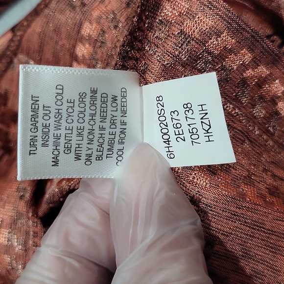 ONE WORLD Floral V-Neck Blouse - Picture 11 of 11